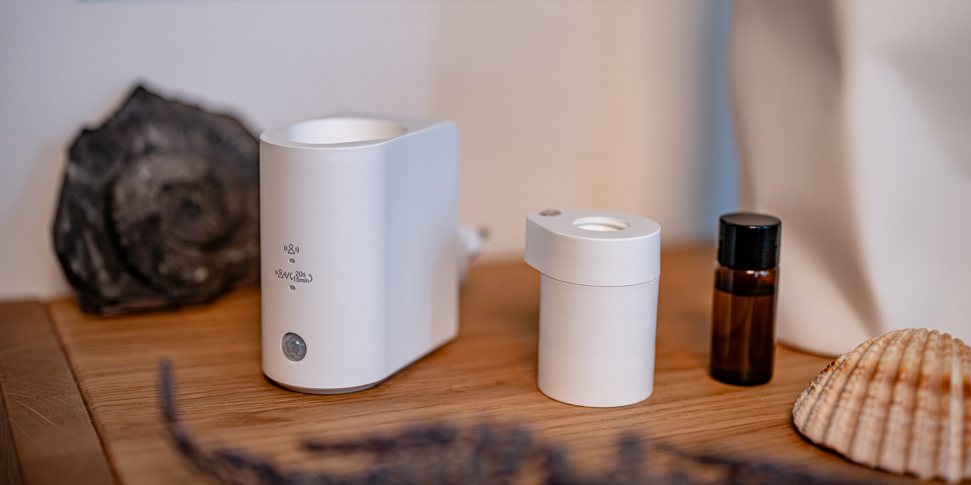 width=100% Dyfuzor olejków, aromatyzer zapachowy z czujnikiem ruchu Humanas Home Spirit - biały